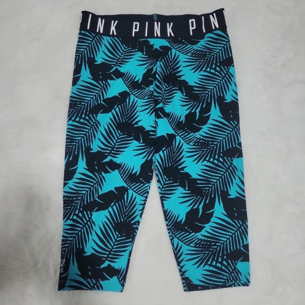 PINK Ultimate Capri Length Leggings Size Medium